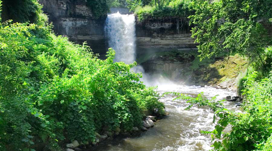 Nossos serviços de aluguel de carros oferecem uma seleção diversificada de veículos em Mendota.